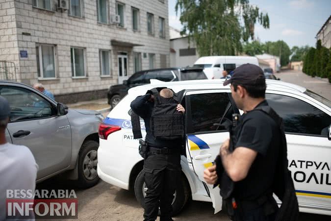 Фермеры Бессарабии пытаются вывезти своё зерно, оказавшееся в "заложниках" Измаильского элеватора - полиция им препятствует