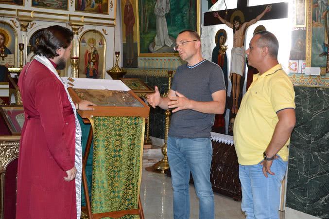 В уникальный полуподземный Свято-Николаевский храм Килии передали икону, спасенную от вандалов более 50 лет назад