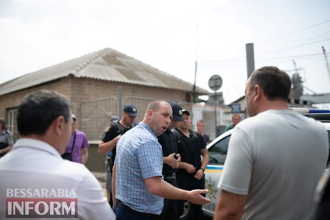 Фермеры Бессарабии пытаются вывезти своё зерно, оказавшееся в "заложниках" Измаильского элеватора - полиция им препятствует