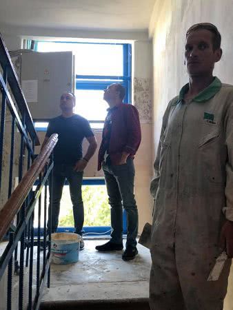 В Килии приступили к ремонту подъездов многоквартирных домов. Со временем планируют сделать все
