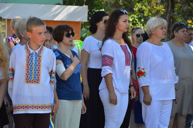 В Килии ко Дню Конституции Украины провели акцию "Єднаймося"