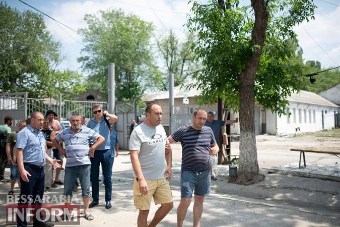 Фермеры Бессарабии пытаются вывезти своё зерно, оказавшееся в "заложниках" Измаильского элеватора - полиция им препятствует