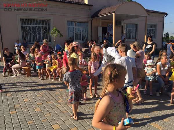 Одесская область: детям Лиманского района устроили праздник с угощениями