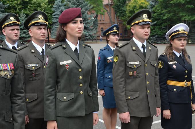 В Одессе получили дипломы и звания триста выпускников военной академии. Фото