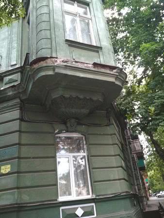 В центре Одессы разрушается памятник архитектуры: жильцы дома «бьют тревогу». Фото