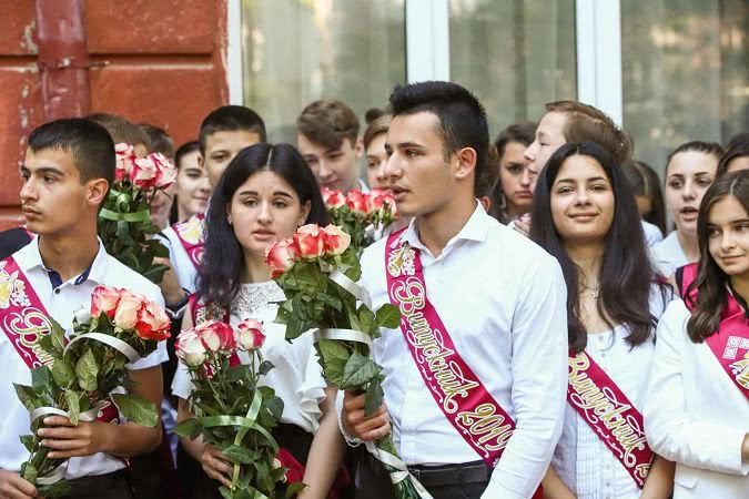 В одесских школах прозвучал последний звонок (фото)