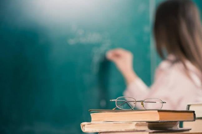 Педагогам вернут гарантированные 30% надбавки за престижность труда