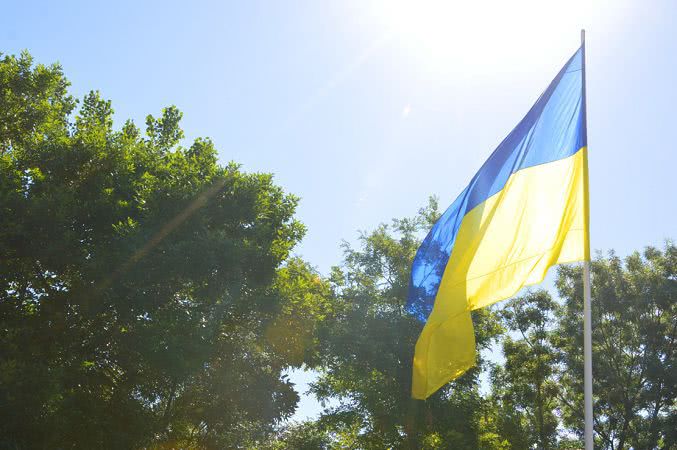 В Килии ко Дню Конституции Украины провели акцию "Єднаймося"