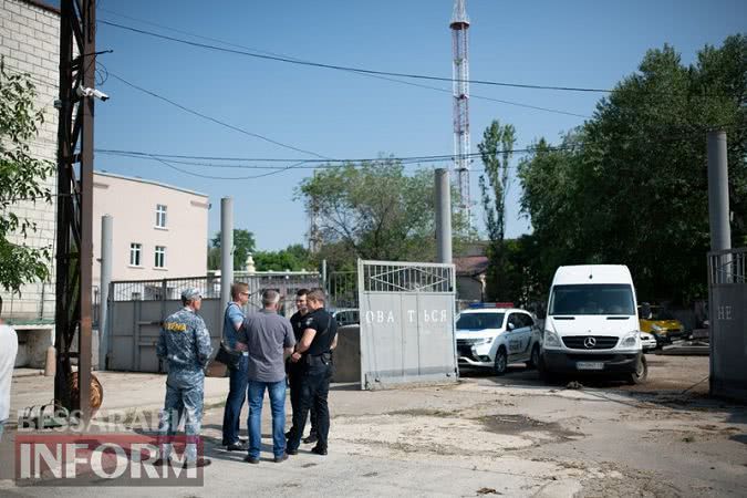 Фермеры Бессарабии пытаются вывезти своё зерно, оказавшееся в "заложниках" Измаильского элеватора - полиция им препятствует