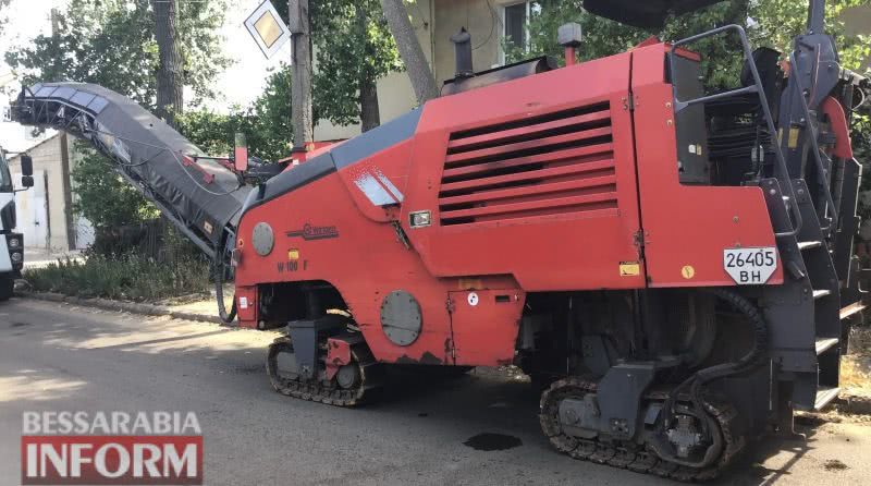 В одном из спальных районов Аккермана начался капитальный ремонт аварийного участка дороги