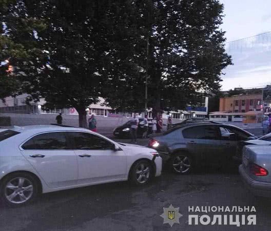 На Одещині п’яний киянин протаранив на своєму авто п’ять машин