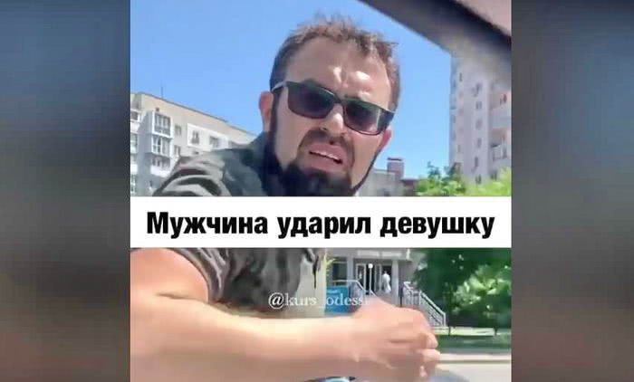 Велосипедист ударил девушку-водителя за то, что она не уступила ему дорогу