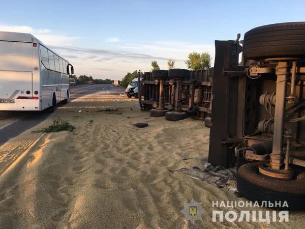 В Одесской области не разминулись зерновозы — трое погибших