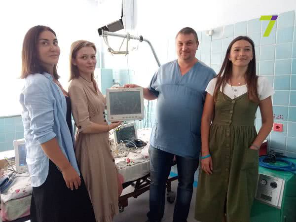 Волонтеры привезли в подарок Любашевской райбольнице оборудование на 1,7 млн грн