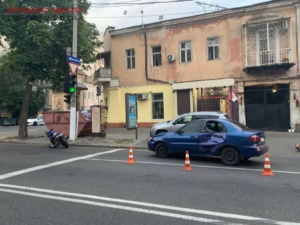 В одесское ДТП попала мотоледи со своей пассажиркой