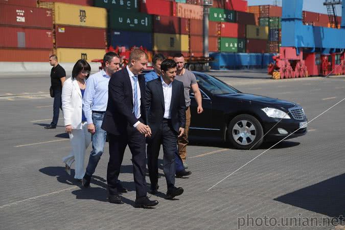 Зеленський попросив Труханова організувати безкоштовний в’їзд в Одеський порт для бізнесу