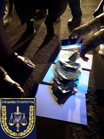 Отправлял в Конго за деньги: чиновника комендатуры ВМС Украины в Одесской области подозревают во взяточничестве. Фото