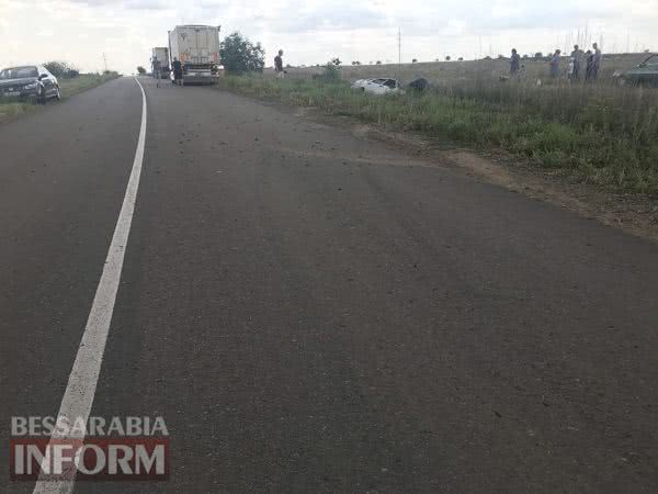Прямо на выезде из Струмка слетела в кювет и перевернулась легковушка: пострадали дети