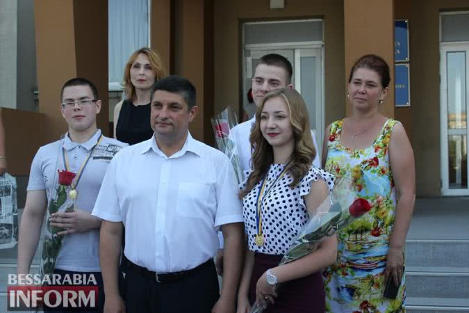 В Измаиле сегодня награждали выпускников-медалистов: среди них и дочь мэра