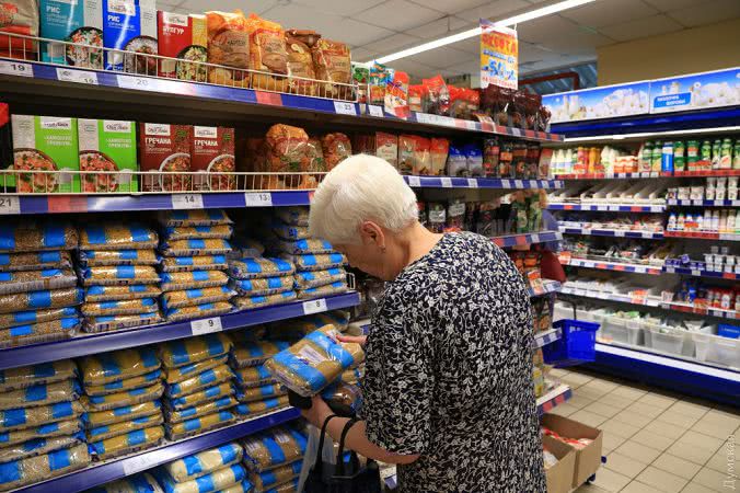 Флешмоб Let’s help babushkas: в Одессе волонтеры оплачивали продукты пенсионерам