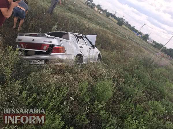 Прямо на выезде из Струмка слетела в кювет и перевернулась легковушка: пострадали дети