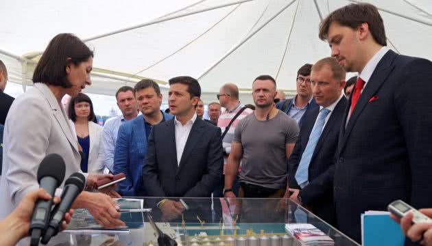 Офіс Президента показав, як Зеленський в Одесі скупався в морі