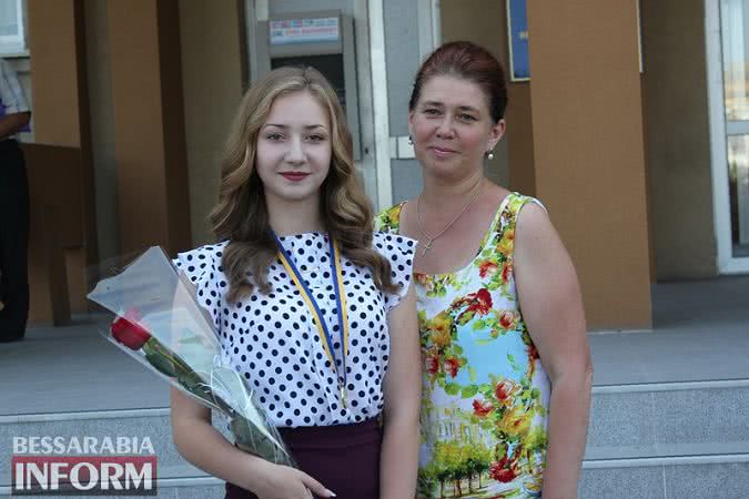 В Измаиле сегодня награждали выпускников-медалистов: среди них и дочь мэра