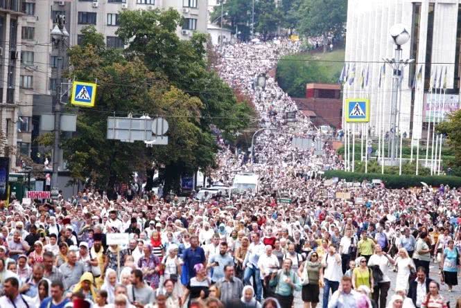 В Киеве 300-тысячным маршем православные отпраздновали 131-ю годовщину Крещения Руси