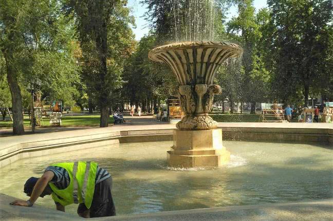 В Одессе помыли фонтаны