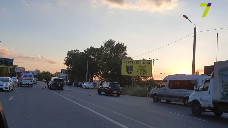 Масштабная авария произошла в районе ТЦ «Ривьера» в Одессе (фото, обновляется)