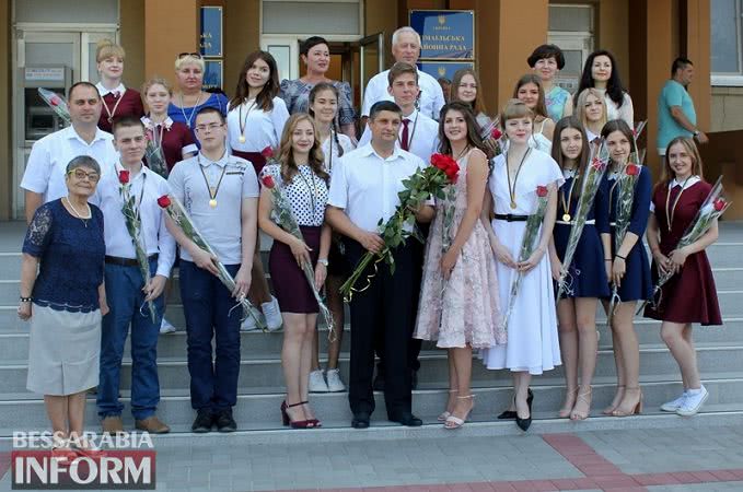 В Измаиле сегодня награждали выпускников-медалистов: среди них и дочь мэра