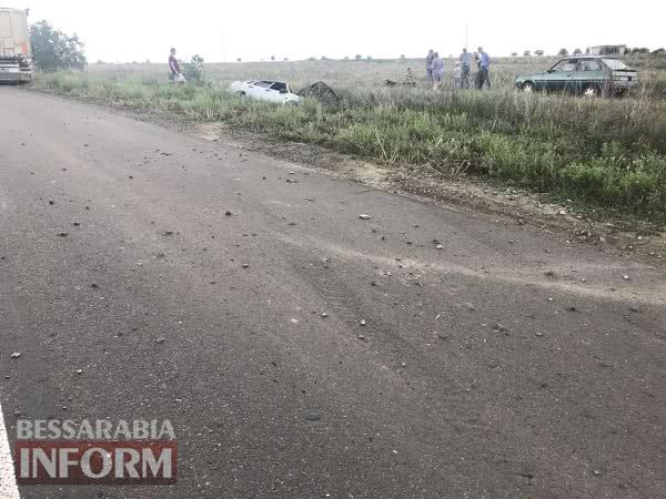 Прямо на выезде из Струмка слетела в кювет и перевернулась легковушка: пострадали дети