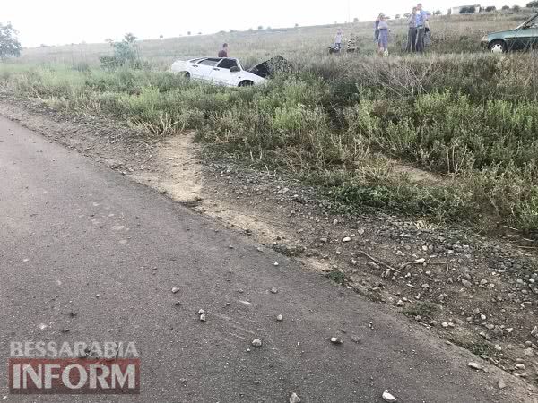 Прямо на выезде из Струмка слетела в кювет и перевернулась легковушка: пострадали дети
