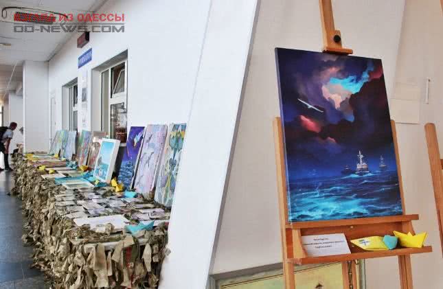 На морвокзале в Одессе проходят выставки, посвященные морякам