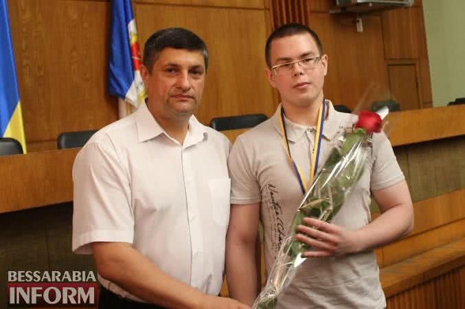 В Измаиле сегодня награждали выпускников-медалистов: среди них и дочь мэра