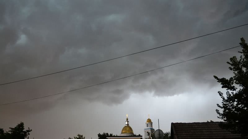 Непогода в Аккермане: поваленные деревья, рухнувшие на дорогу ветки и оборванные провода