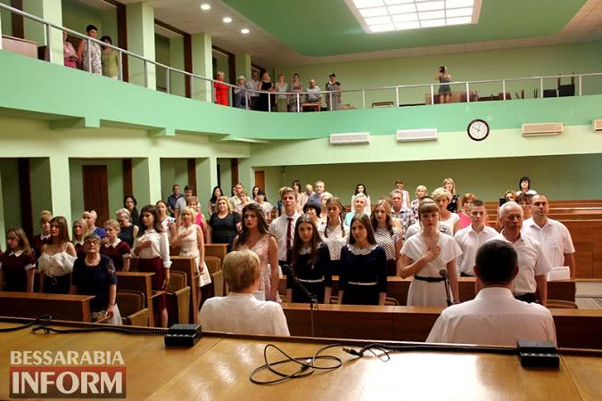 В Измаиле сегодня награждали выпускников-медалистов: среди них и дочь мэра