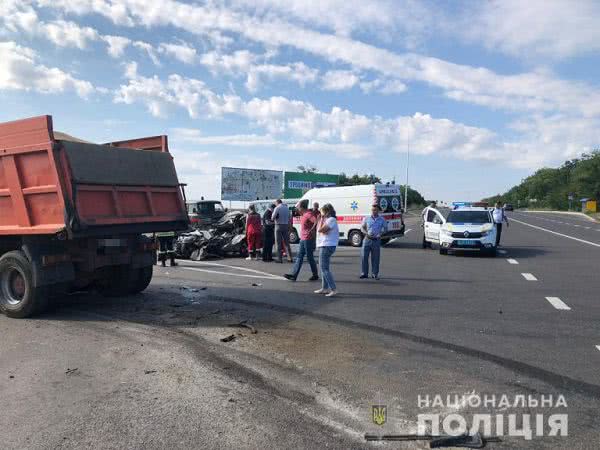 Четыре человека, среди которых ребенок, погибли в аварии в Одесской области