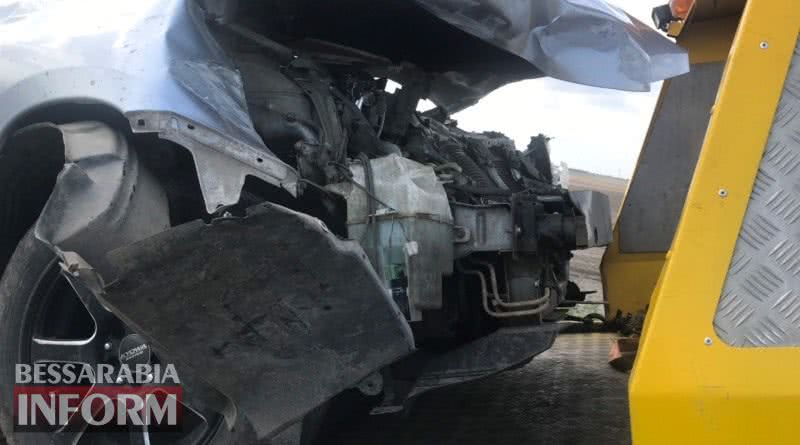 На трассе Одесса-Рени Mitsubishi снес отбойник