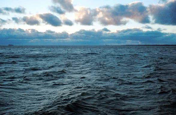 Двоє людей зникли в морі на курортах в Одеській області