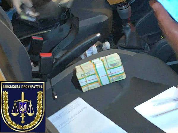 Сотрудников «Одесской железной дороги» задержали при получении 200 тыс грн взятки. Фото