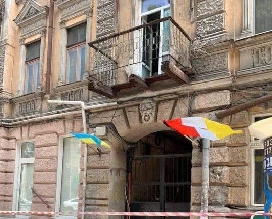 В Одессе обрушился ветхий балкон