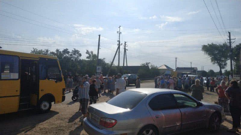 Под Одессой местные жители перекрыли трассу: что происходит (фото)