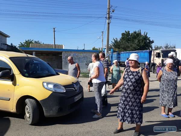 На Одесчине люди перекрыли трассы из-за роста тарифов на проезд