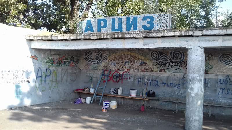 Коммунальщики города благоустроили выезд из Арциза в сторону села Теплицы (ФОТО)