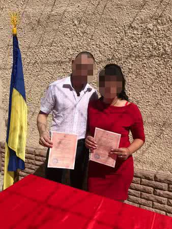 Жених при «параде» и невеста в красном: в Измаильском СИЗО состоялась церемония бракосочетания