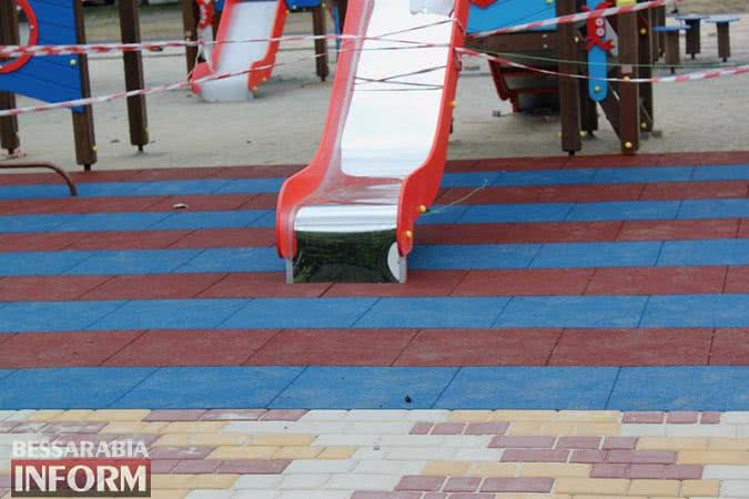 Городу моряков - тематические детские площадки: в Измаиле появился "Речной вокзал" в миниатюре