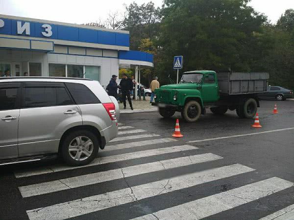 В Измаиле недалеко от отдела полиции на "зебре" сбили сразу двоих пешеходов