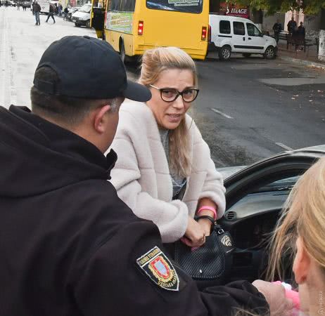 Во время протеста на Таирова автомобиль протаранил участников акции. Фото, видео