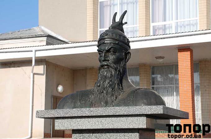 В одном из сел Болградского района установили памятник герою Албании